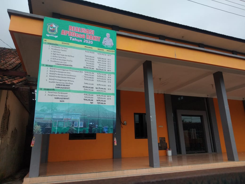 PEMASANGAN BANNER REALISASI APBDESA RAKIT TAHUN 2020